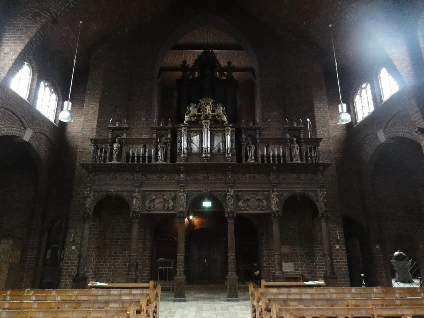 Het oxaal in de Sint-Petrusbasiliek in Boxmeer. Rechtenvrije foto, CC0.