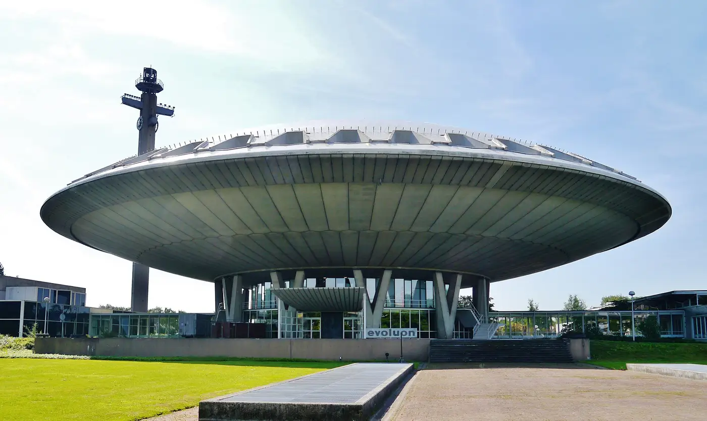 Het Evoluon in Eindhoven. Rechtenvrije foto, CC BY-SA 4.0.