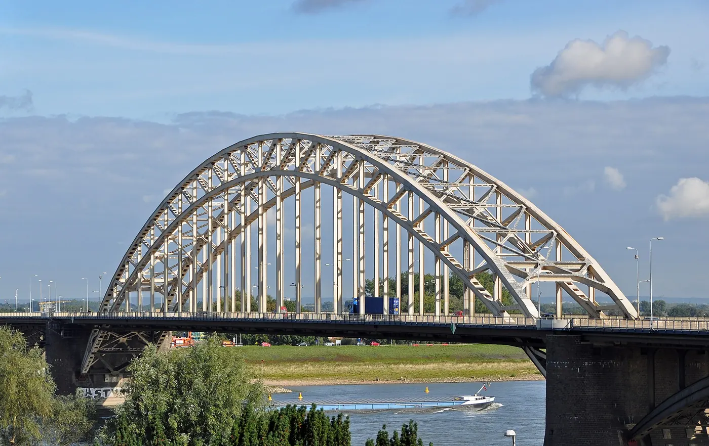De Waalbrug in Nijmegen. Rechtenvrije foto, CC BY-SA 3.0 nl.