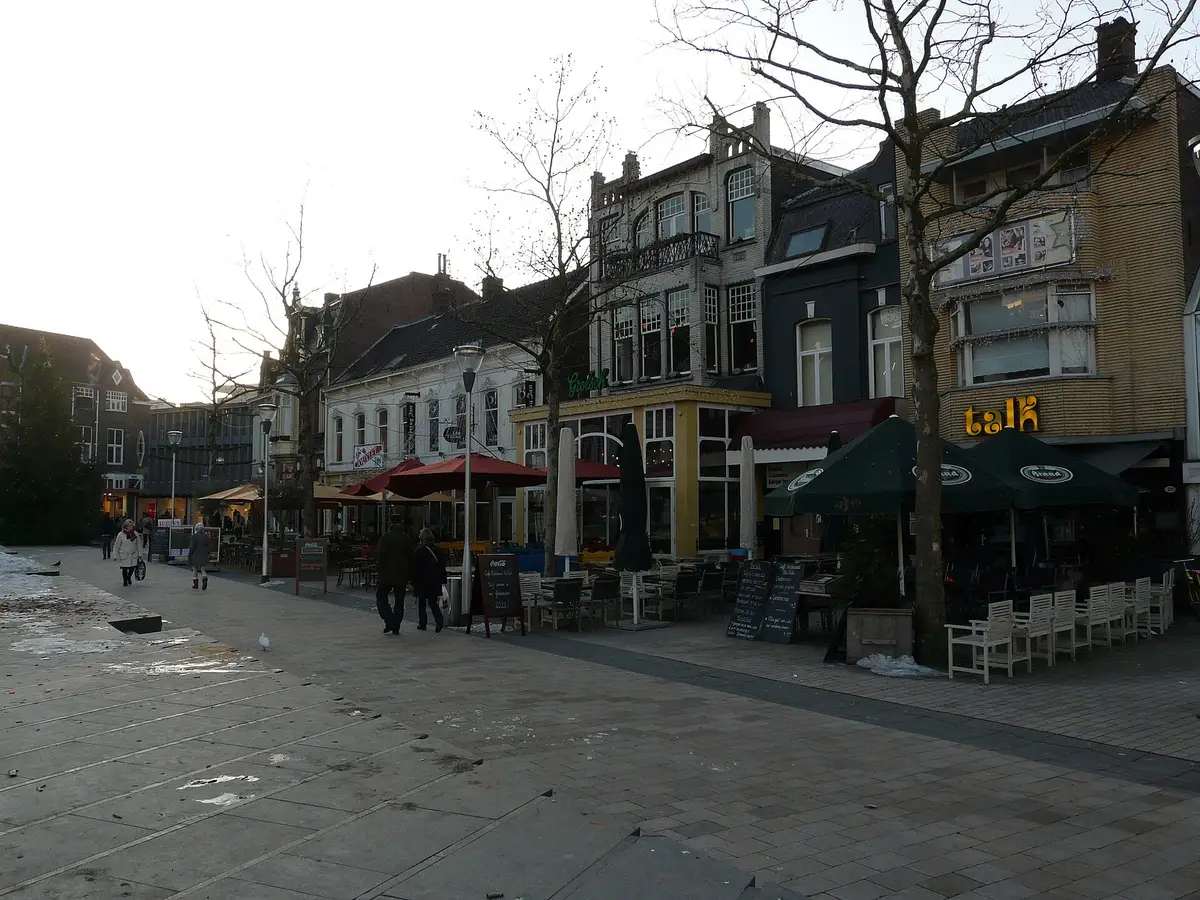 Horeca aan de Heuvel in het centrum van Tilburg. Rechtenvrije foto, CC BY-SA 3.0.